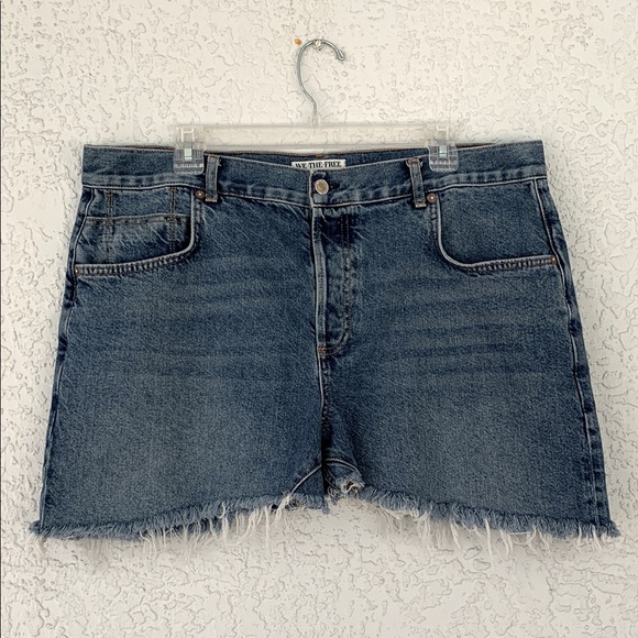 We The Free mid-rise crvy Denim Blue Women's Shorts size 32 - Picture 1 of 9